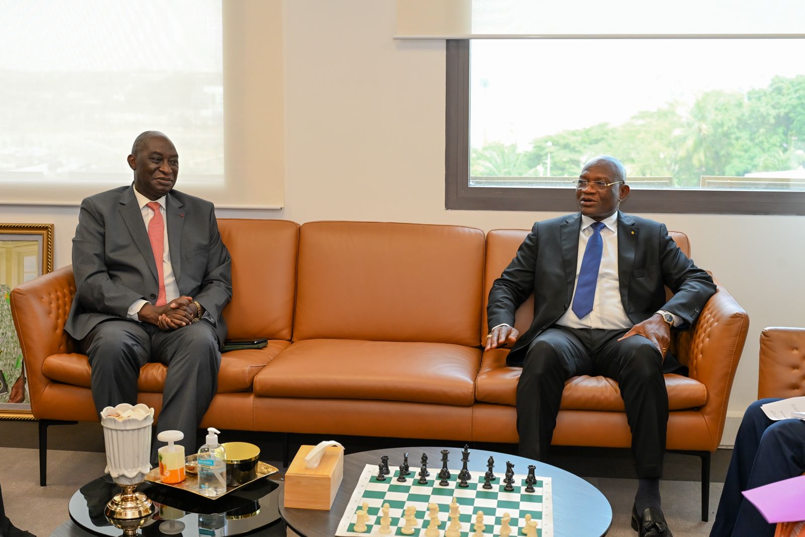 COUPE DU MONDE 2026 : L’AMBASSADEUR INZA CAMARA ÉCHANGE AVEC LE MINISTRE SILAS METCH POUR UN FORUM AGRO-INDUSTRIE & SPORT