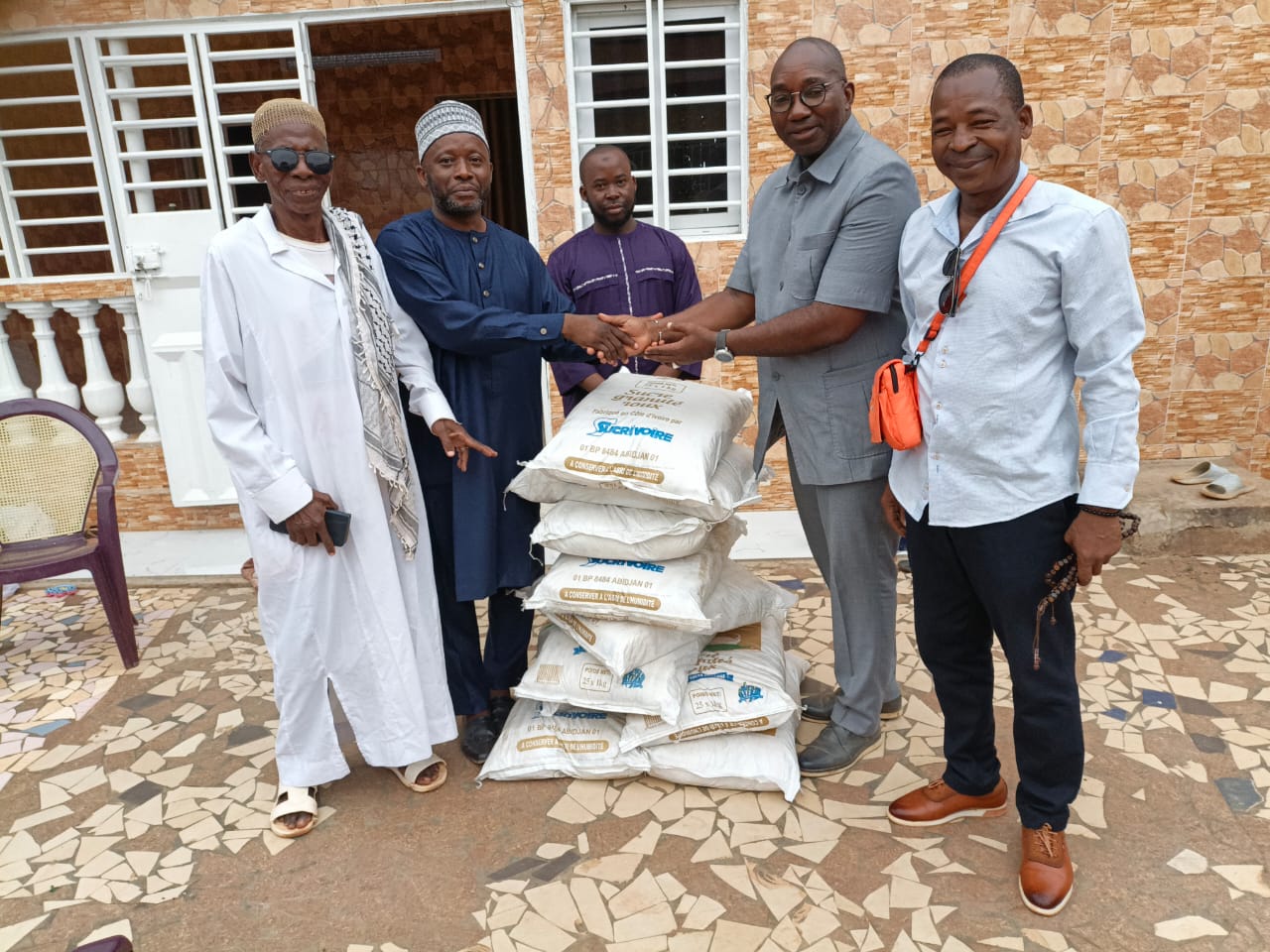 ÉLAN DE SOLIDARITÉ À AKOUPÉ : Dr. GUSTAVE ABOUA, UN ARTISAN DU VIVRE-ENSEMBLE
