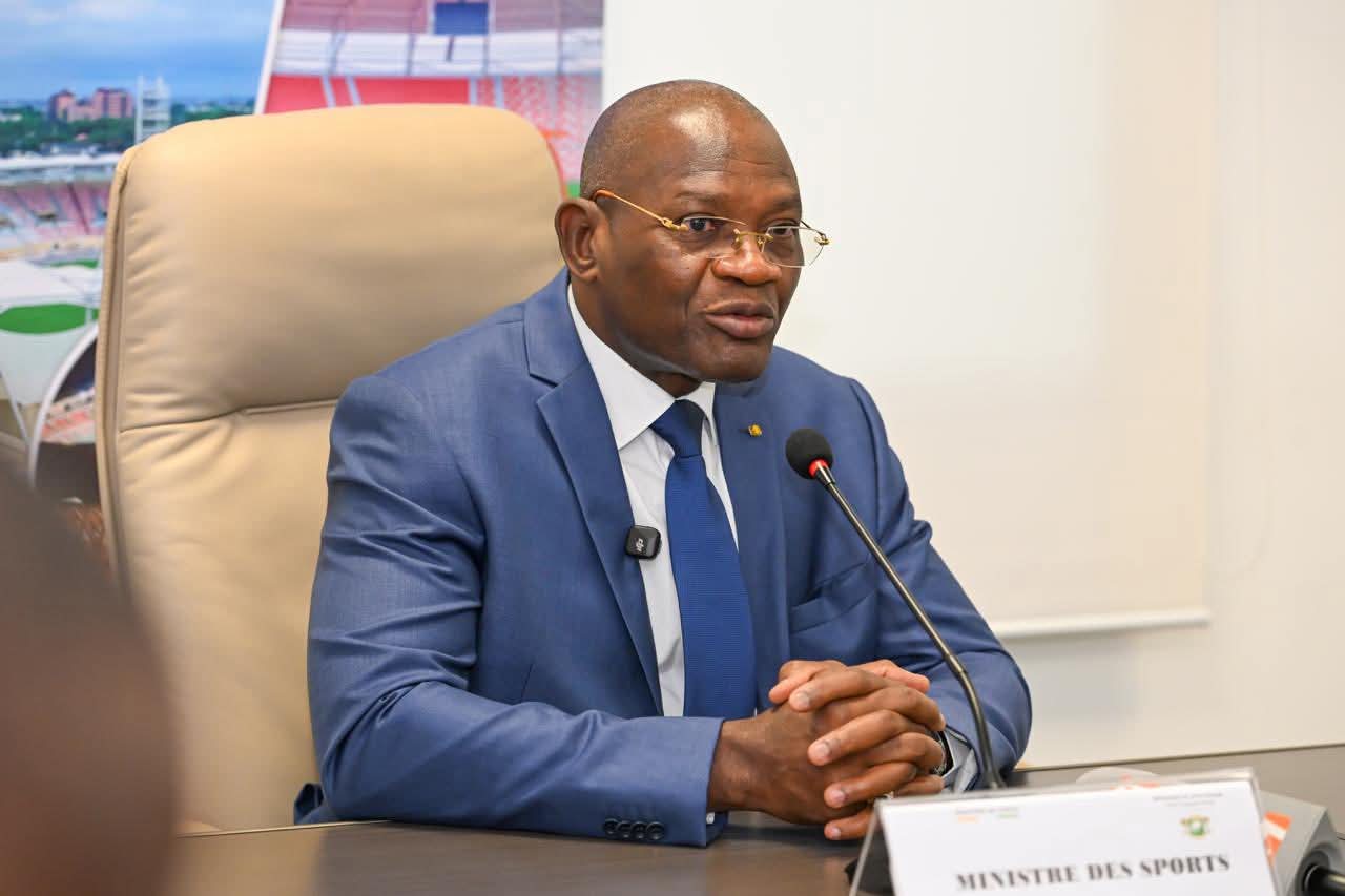 WEEK-END DE FOOTBALL AU FELICIA : LYON–PSG ET ASEC–AFRICA, ADJÉ SILAS METCH SONNE LA MOBILISATION