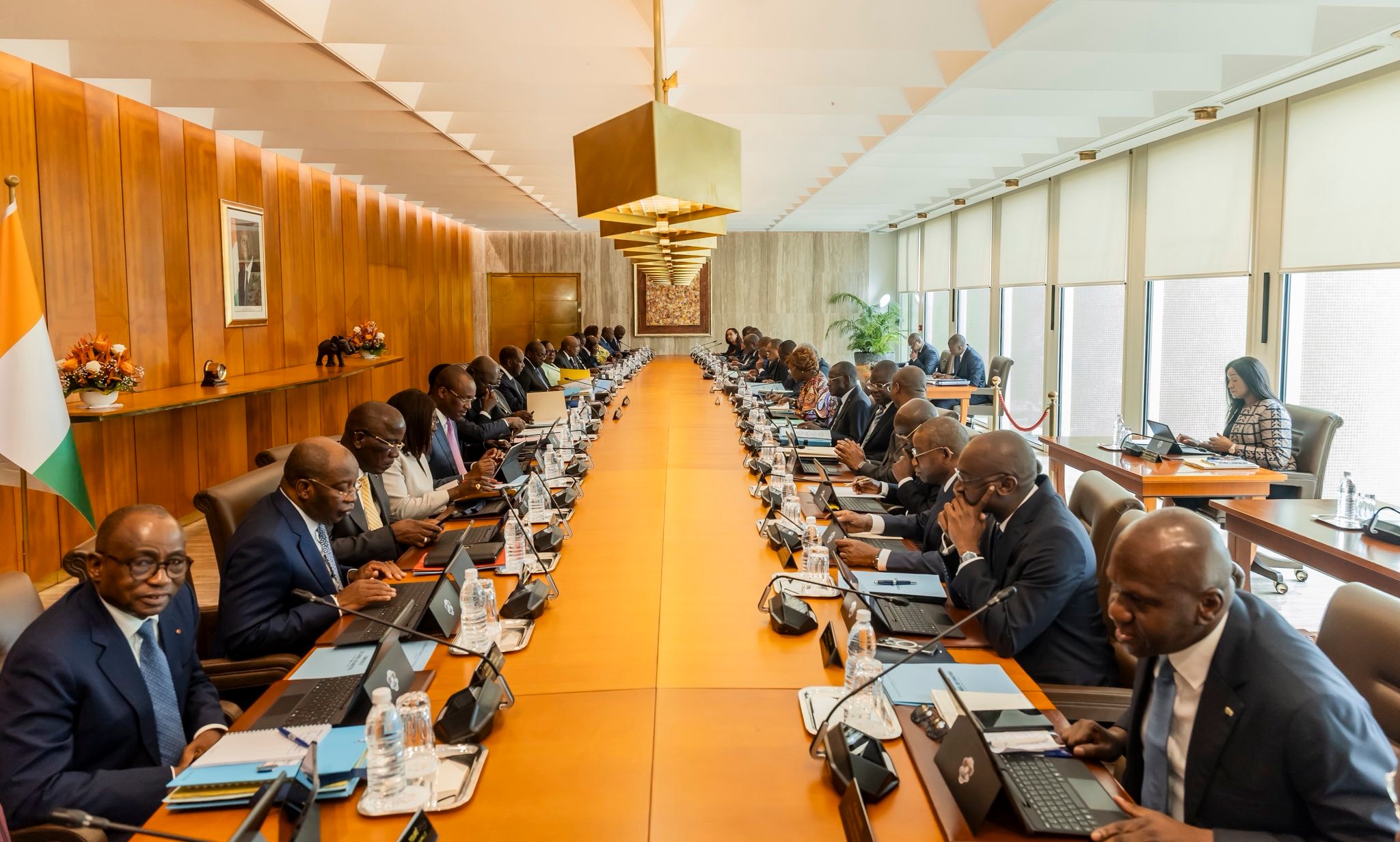 CONSEIL DES MINISTRES / LOGEMENT ET ÉLECTRICITÉ : LE GOUVERNEMENT PASSE À L’OFFENSIVE