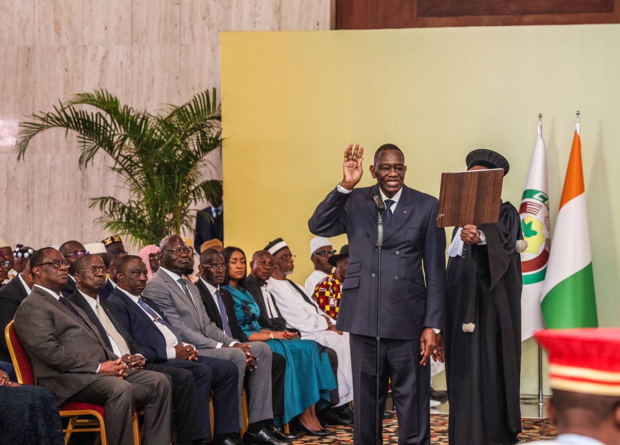 PRESTATION DE SERMENT : GAOUSSOU TOURÉ OFFICIELLEMENT INSTALLÉ DANS SES FONCTIONS DE MÉDIATEUR DE LA RÉPUBLIQUE