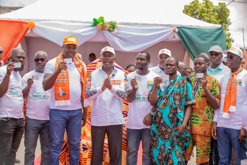 COCODY : SOUS L’IMPULSION D’ÉRIC TABA, DANHO GUY ROLAND ET DES MILITANTS DU PPACI BASCULENT AU RHDP