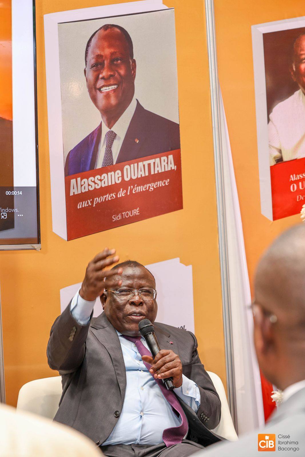 SILA 2026 : CISSÉ BACONGO CÉLÈBRE LA PUISSANCE DES MOTS ET L’HÉRITAGE D’ALASSANE OUATTARA AU STAND RHDP