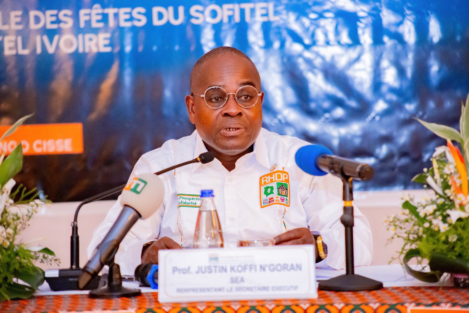 RENTRÉE POLITIQUE DE L’UE-RHDP : BILAN SOLIDE, NOUVEAUX DÉFIS, CAP SUR L’AVENIR — JUSTIN N’GORAN KOFFI IMPRESSIONNE PAR UN DISCOURS DE MAÎTRISE ET DE VISION