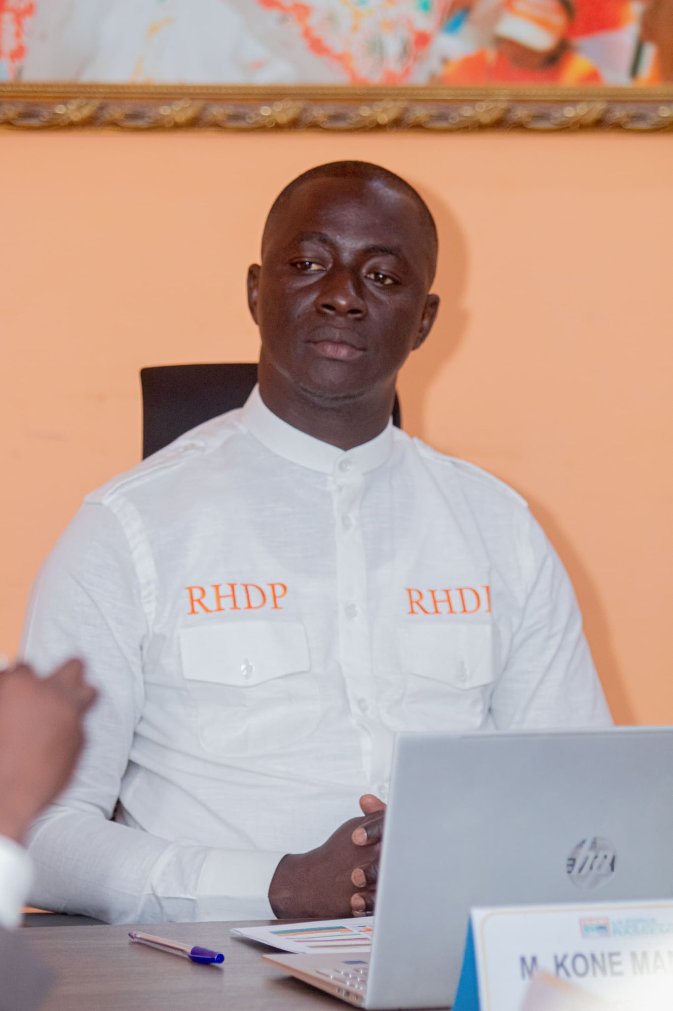 UJ RHDP : MAMADOU KONÉ MOBILISE LE BUREAU EXÉCUTIF NATIONAL À LA RUE LEPIC POUR DYNAMISER L’ACTION DES JEUNES