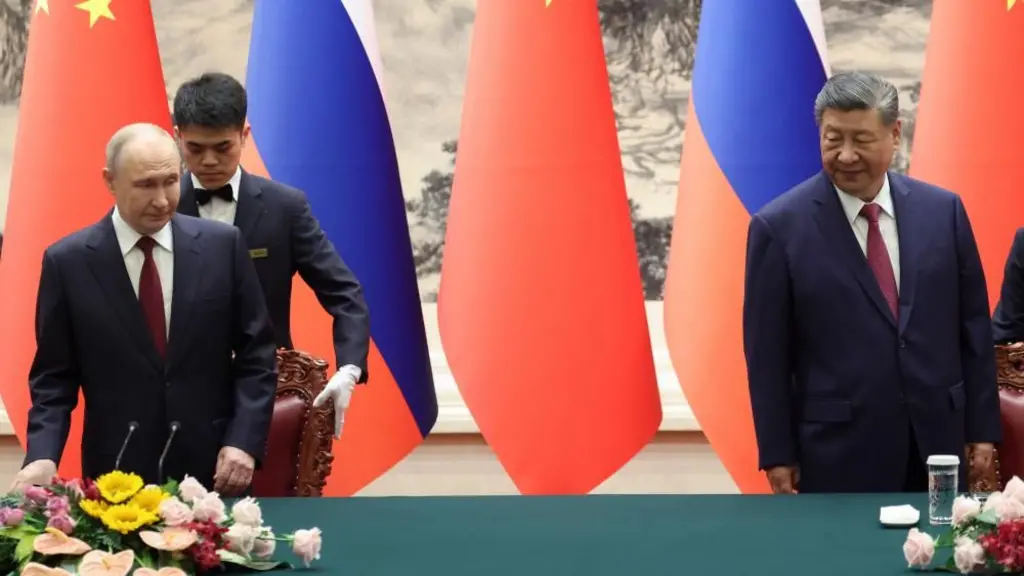 XI SAVOURE LES PROJECTEURS EN RECEVANT POUTINE, QUELQUES JOURS APRÈS TRUMP