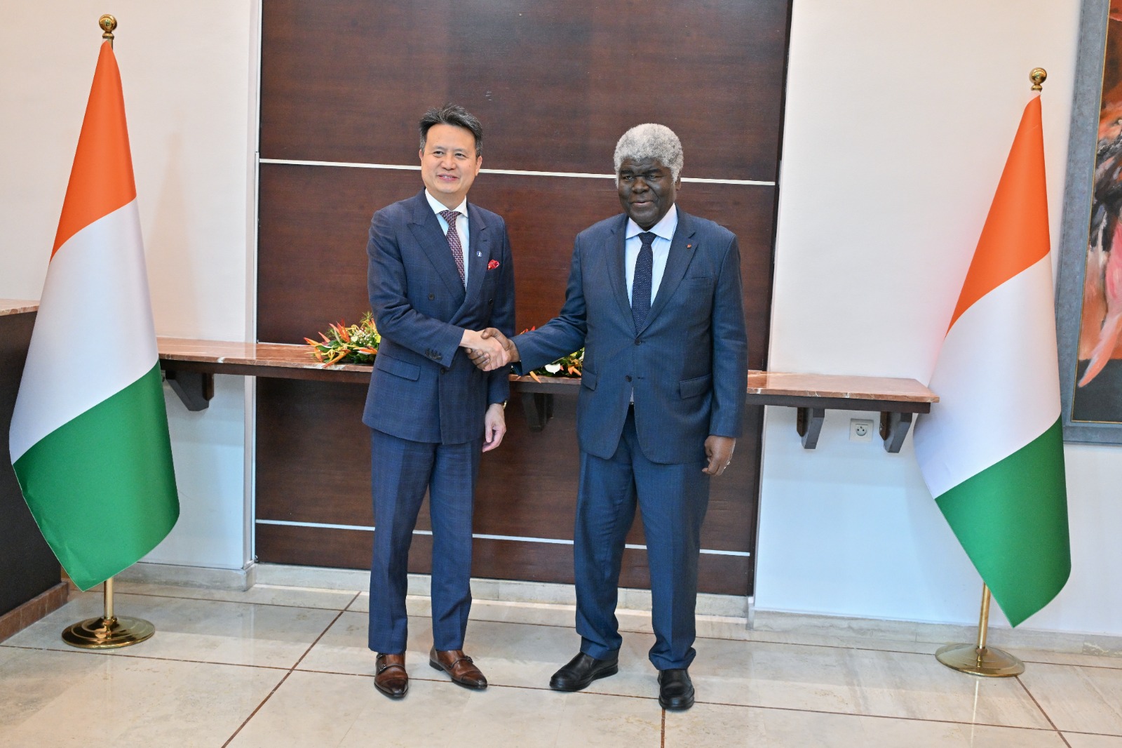 PROPRIÉTÉ INTELLECTUELLE : BEUGRÉ MAMBÉ ET DAREN TANG UNISSENT LEURS VISION POUR BOOSTER L’INNOVATION EN CÔTE D’IVOIRE