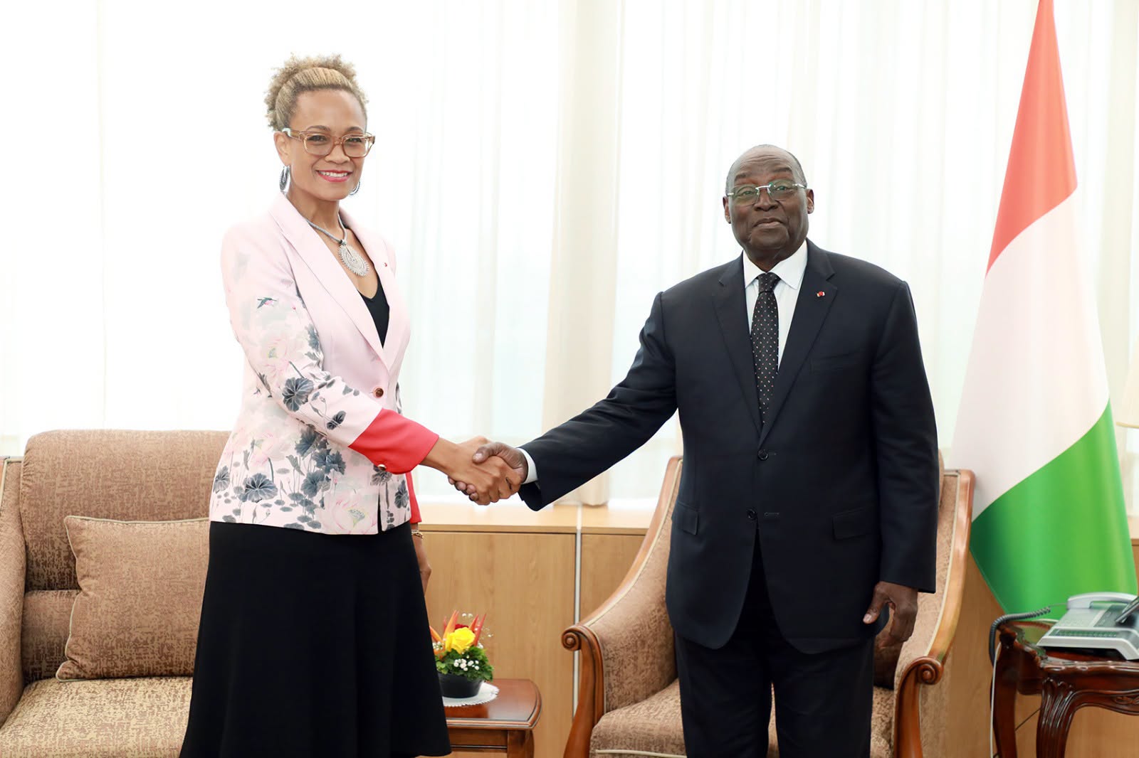 CÔTE D’IVOIRE–ÉTATS-UNIS : TIÉMOKO MEYLIET KONÉ REÇOIT JESSICA DAVIS BA, DE NOUVELLES PASSERELLES POUR LES INVESTISSEURS