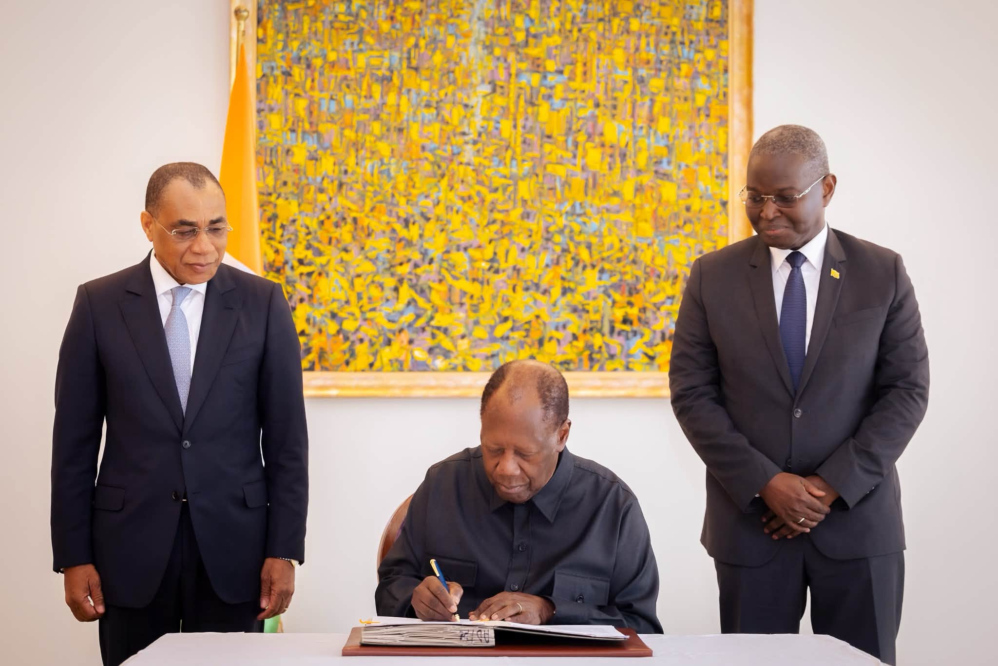 UEMOA : ALASSANE OUATTARA SIGNE LE PACTE DE CONVERGENCE, UN ENGAGEMENT MAJEUR POUR LA STABILITÉ ÉCONOMIQUE RÉGIONALE